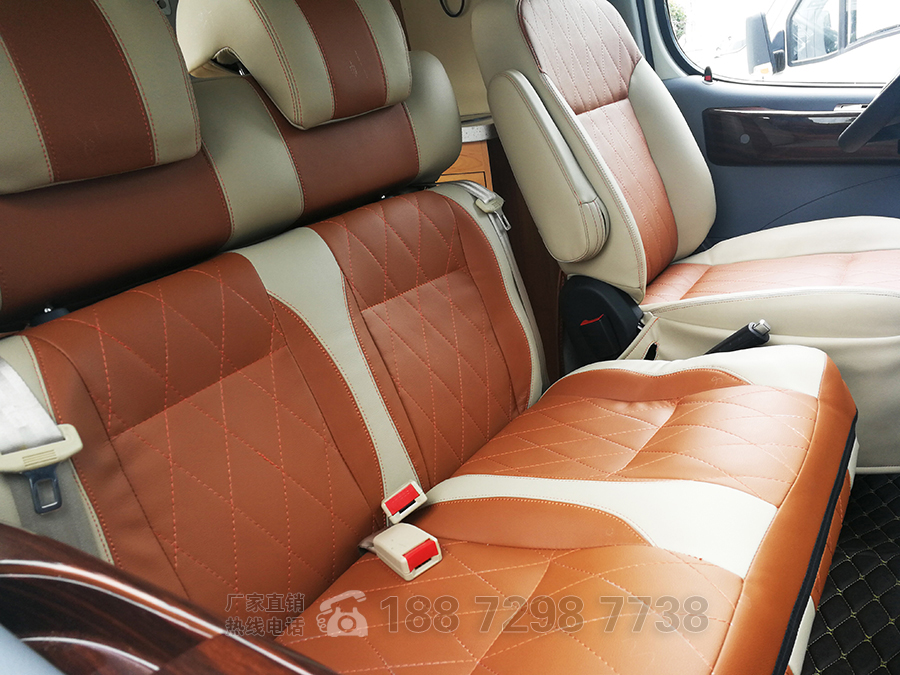 上汽大通V80短軸中頂自動擋五座房車內飾1